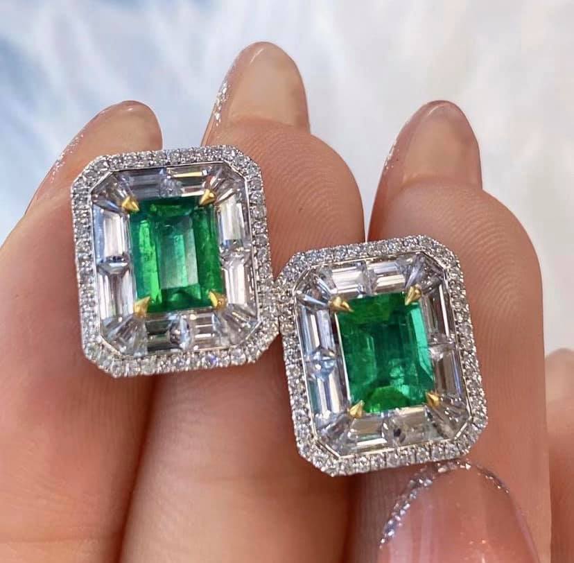 2.1ct Vivid Green Emerald