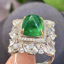Load image into Gallery viewer, 4.5ct Vivid Green Emerald
