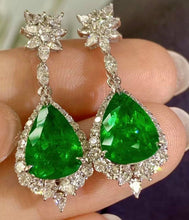 Load image into Gallery viewer, 13.8ct Vivid Green Emerald, INSIGNIFICANT OIL!
