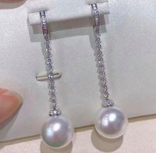 Load image into Gallery viewer, 13.6mm Aurora Australian White South Sea Pearl! Full Round, Almost Flawless! EXTREMELY THICK NACRE!!!!
