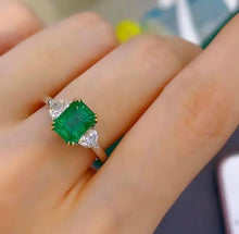 Load image into Gallery viewer, 1.8ct Vivid Green Emerald
