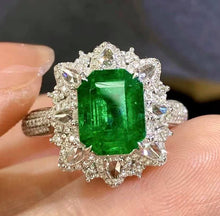 Load image into Gallery viewer, : 2.98ct Vivid Green Emerald

