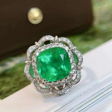 Load image into Gallery viewer, 4.65ct COLOMBIA Vivid Green Emerald
