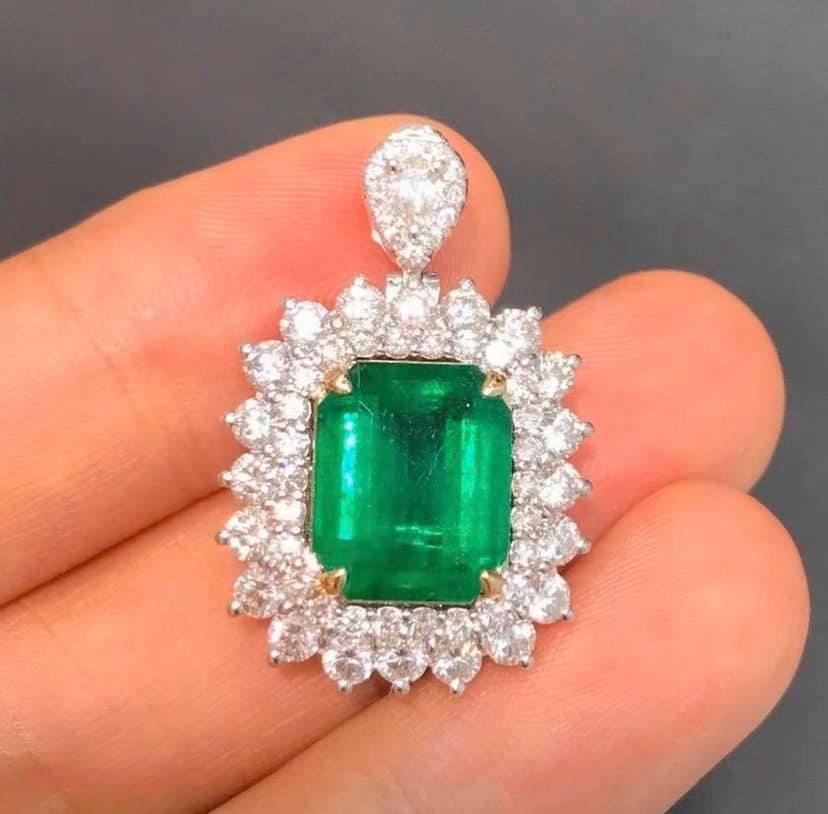 4.23ct Vivid Green Emerald