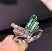 Load image into Gallery viewer, 1ct Vivid Green Emerald
