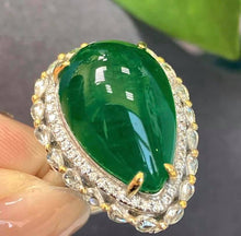 Load image into Gallery viewer, 11.9ct Vivid Green emerald
