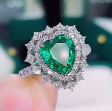Load image into Gallery viewer, 2.8ct Vivid Green Emerald, Glassy look!
