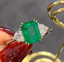 Load image into Gallery viewer, 1.8ct Vivid Green Emerald
