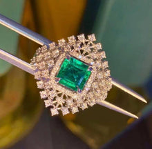 Load image into Gallery viewer, 0.97ct Vivid Green Emerald
