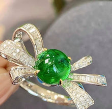 Load image into Gallery viewer, 2.88ct Vivid Green Emerald
