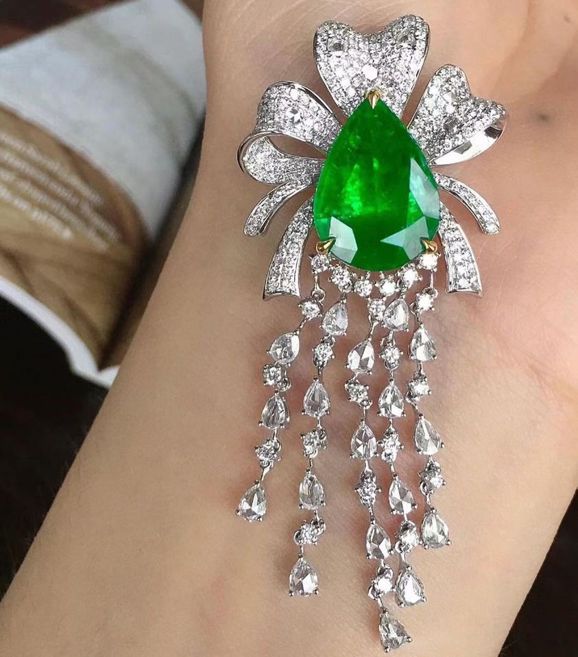 6.27ct Vivid Green Emerald