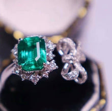 Load image into Gallery viewer, 1.8ct Vivid Green Emerald, INSIGNIFICANT OIL
