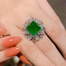 Load image into Gallery viewer, 10ct Vivid Green Emerald
