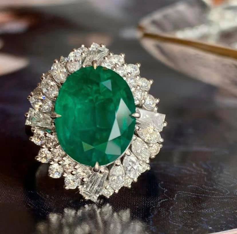 5.39ct Vivid Green Emerald