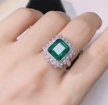 Load image into Gallery viewer, 6ct Vivid Green Emerald
