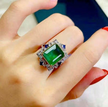 Load image into Gallery viewer, 5.53ct Vivid Green Emerald

