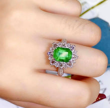 Load image into Gallery viewer, : 2.98ct Vivid Green Emerald
