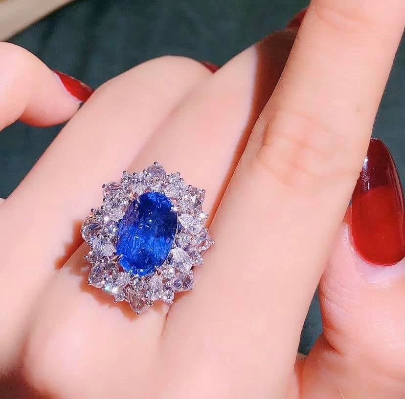 5.54ct Cornflower Blue Sapphire