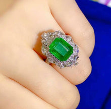 Load image into Gallery viewer, 3.62ct Vivid Green Emerald

