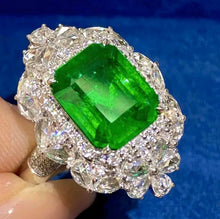 Load image into Gallery viewer, 3.62ct Vivid Green Emerald
