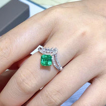 Load image into Gallery viewer, 1.513ct Vivid Green Emerald
