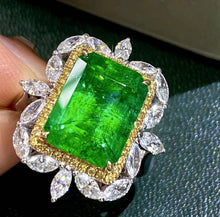 Load image into Gallery viewer, 4.87ct Vivid Green Emerald
