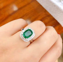 Load image into Gallery viewer, 2.89 Vivid Green Emerald
