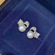 Load image into Gallery viewer, 11.5mm Australian White South Sea Pearls, Full round, Excellent luster, Almost Flawless
