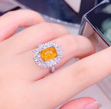 Load image into Gallery viewer, 4.28ct Unheated GOLDEN YELLOW Sapphire
