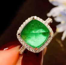 Load image into Gallery viewer, 4ct Vivid Green Emerald, INSIGNIFICANT OIL, GLASSY!
