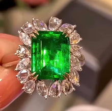 Load image into Gallery viewer, 3.2ct Vivid Green Emerald, GLASSY!!

