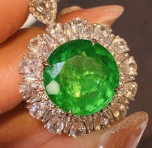 Load image into Gallery viewer, 5.06ct Vivid Green Emerald
