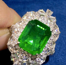 Load image into Gallery viewer, 3.62ct Vivid Green Emerald
