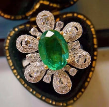 Load image into Gallery viewer, 3ct Vivid Green Emerald
