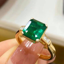 Load image into Gallery viewer, Near 2ct COLOMBIA MUZO Green Emerald
