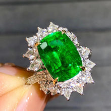 Load image into Gallery viewer, 4.55ct Vivid Green Emerald
