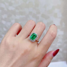 Load image into Gallery viewer, 2.96ct NO OIL INTENSE Green Emerald
