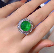 Load image into Gallery viewer, 5.06ct Vivid Green Emerald
