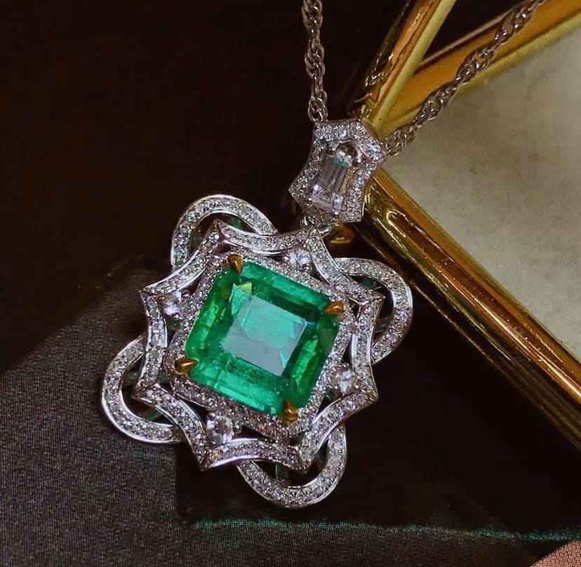 2.55ct Vivid Green Emerald