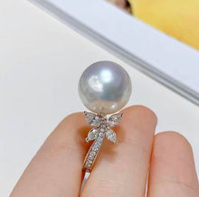 Load image into Gallery viewer, 14.1mm Australian White South Sea Pearl. Full Round, Excellent Luster, FLAWLESS!
