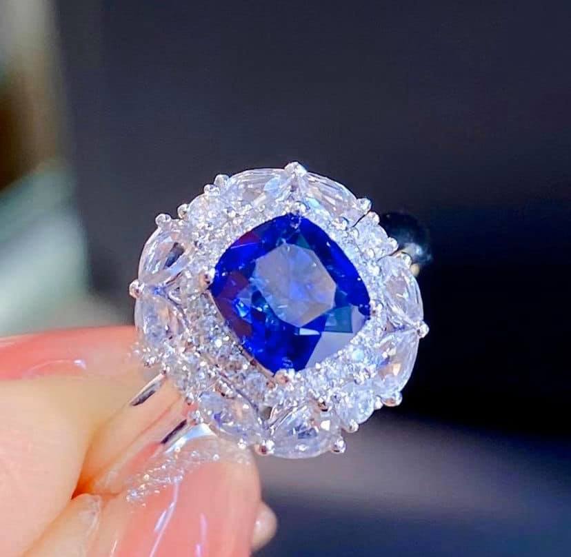 1.23ct Blue Sapphire