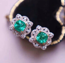 Load image into Gallery viewer, 1.3ct Vivid Green Emerald, INSIGNIFICANT OIL
