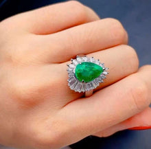 Load image into Gallery viewer, 2.72ct COLOMBIA Vivid Green Emerald

