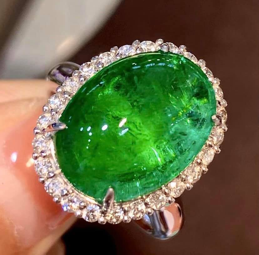 9.05ct Vivid Green Emerald