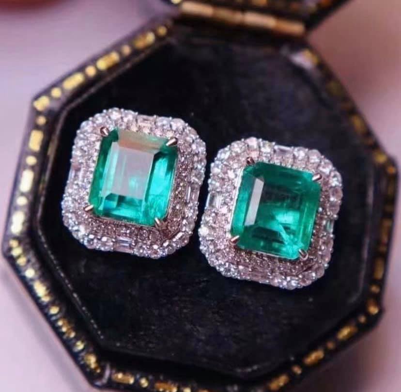 2.6ct Vivid Green Emerald