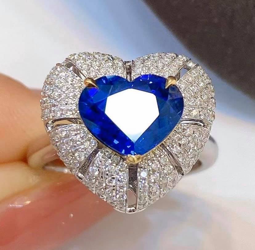 3.07ct Royal Blue Sapphire