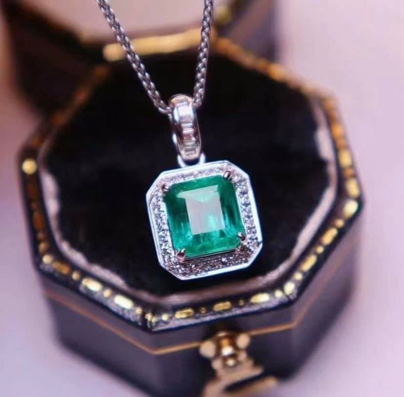 1.15ct Vivid Green Emerald, INSIGNIFICANT OIL