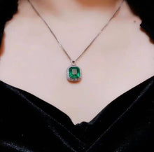 Load image into Gallery viewer, 5.6ct Vivid Green Emerald (10.5*10)
