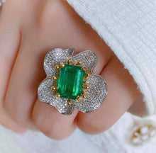 Load image into Gallery viewer, 4.7ct Vivid Green Emerald
