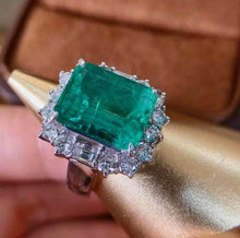 Load image into Gallery viewer, 6.45ct COLOMBIA Vivid Green Emerald
